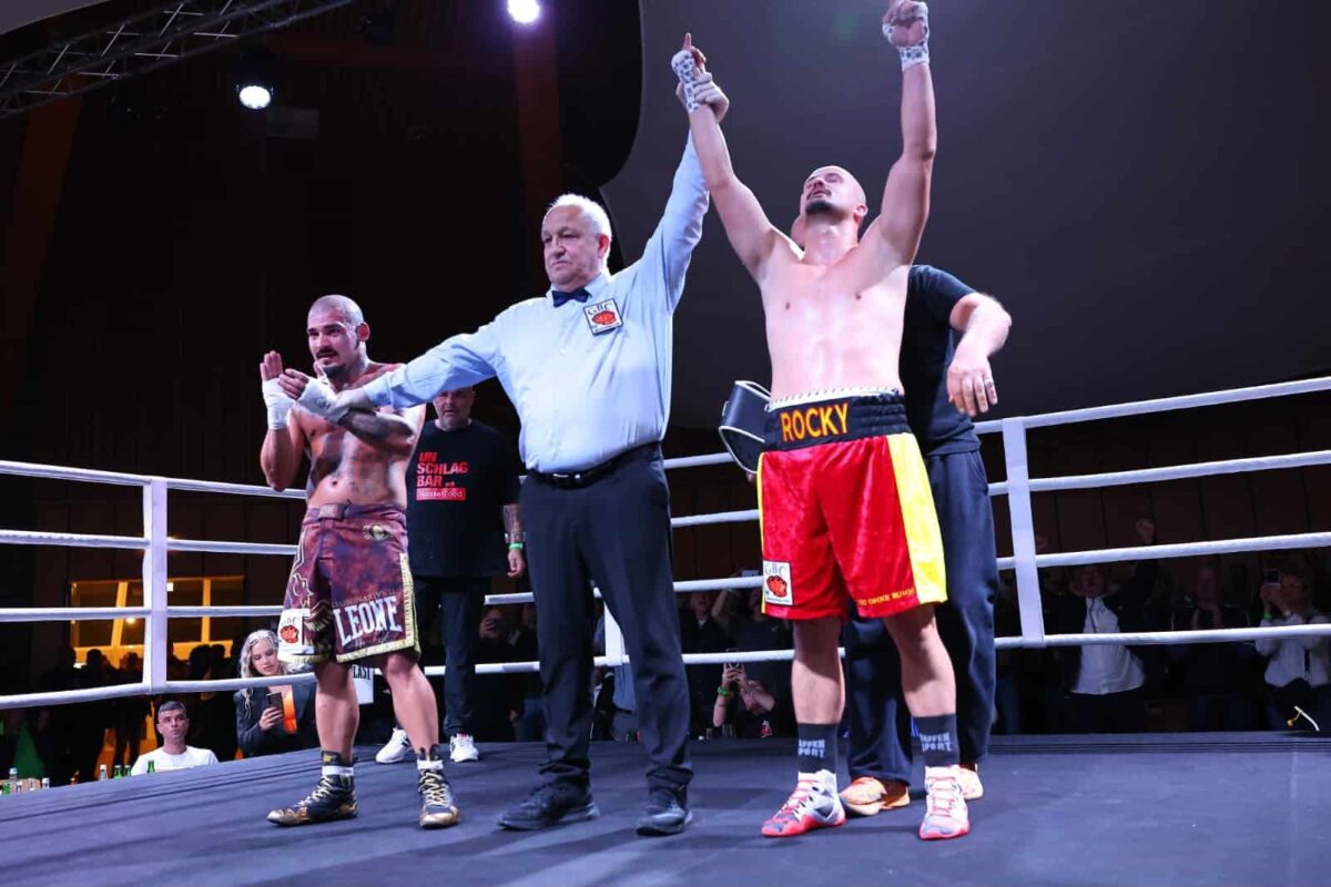 Nach nur drei Runden gab Gegner Vaduva auf - und Osnabrücker Boxer Rocky ist Interkontinental-Meister im Cruisergewicht