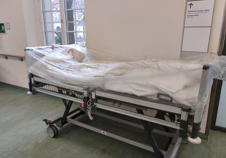 Krankenhausbett (Archiv)