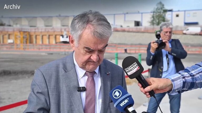 NRW-Innenminister Reul kämpft mit Sprachproblemen nach OP