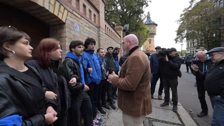 AfD-Vize Tillschneider am Halle-Gedenken blockiert