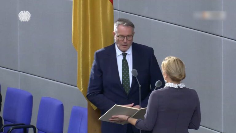 Schweitzer als neuer Arbeitsminister vereidigt