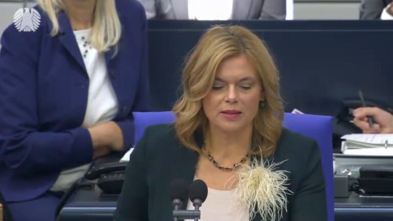 Bundestag beschließt Frühstartrente für Kinder