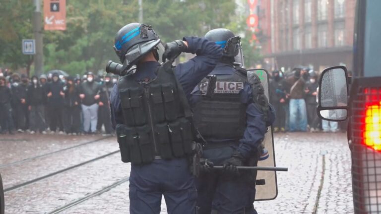 Frankreich: Gewalt bei Massenprotesten gegen Lebenshaltungskosten