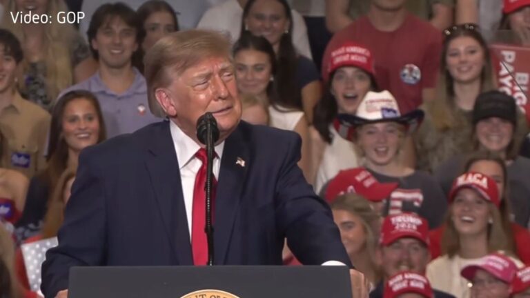 Trump jubelt über Gewalt gegen Störer bei Wahlkampfauftritt