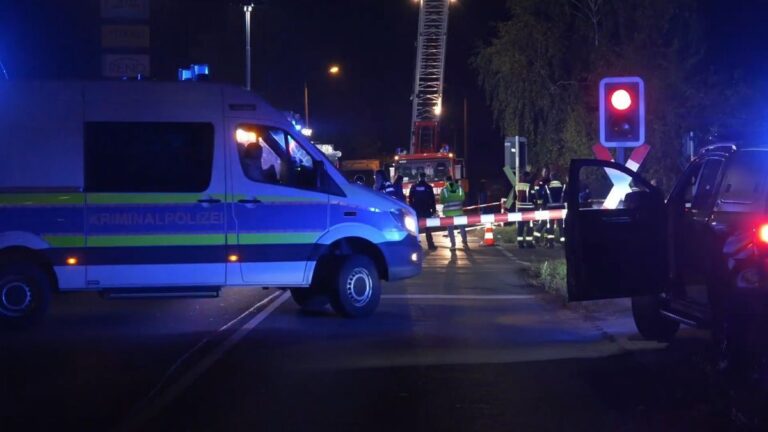 Tödlicher Unfall in Hoppegarten: Frau von zwei Autos erfasst
