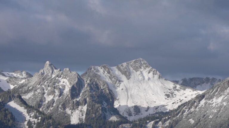 Erster Schnee in den Alpen: Winterliche Bilder in Bayern und Allgäu