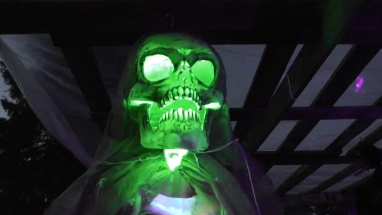 Gersthofer Familie verwandelt Haus in Halloween-Hölle