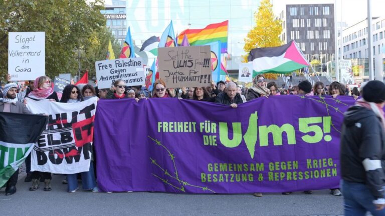 Großdemo in Stuttgart für die „Ulm 5“ eskaliert