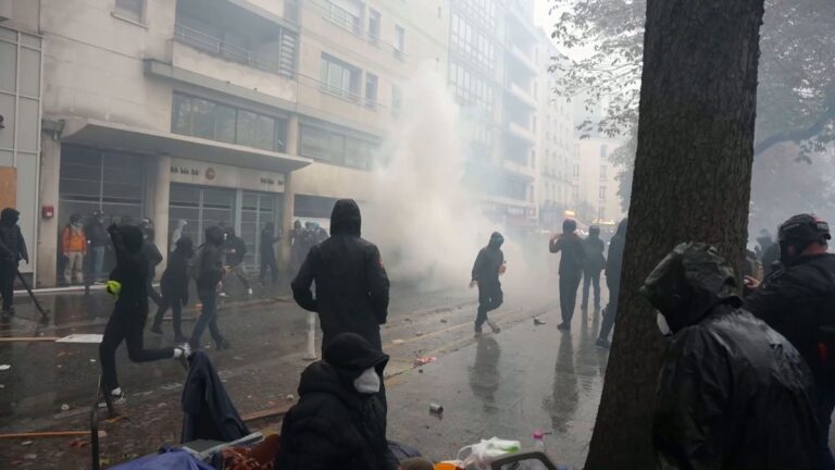 Frankreich: Hunderttausende demonstrieren, fast 1.000 Festnahmen