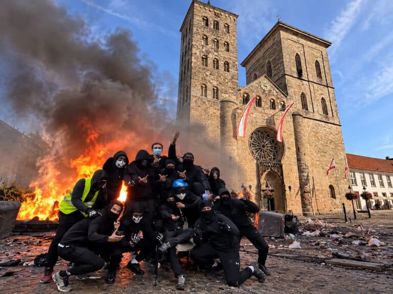 "Schülerprotest" und Vandalen auf dem Domhof? in Innenstadt