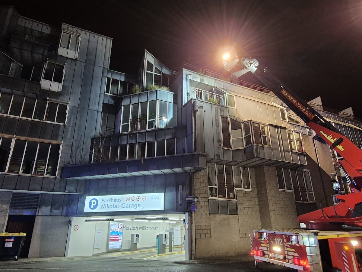 Die Rettung über die Drehleiter war wegen der besonderen Verhältnisse am Nikolaizentrum nicht möglich