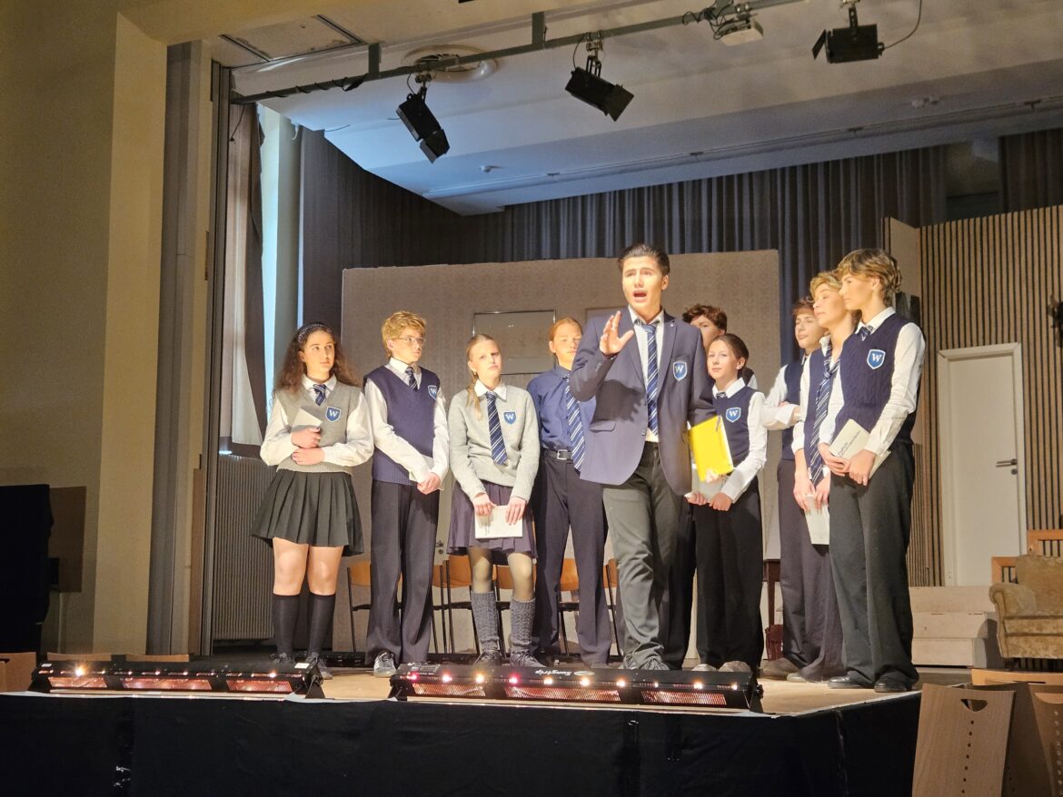 Theater-AG der Angelaschule zeigt "Club der toten Dichter"
