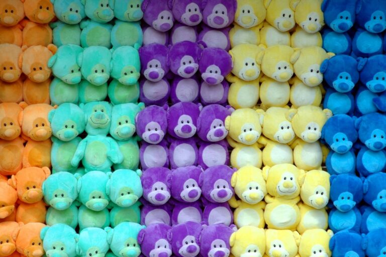 bunte Plüschtiere