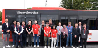 Haben am 1. August ihre Ausbildung begonnen: angehende Fachkräfte im Fahrbetrieb der VOS-Partnerunternehmen. / Foto: VOS, Frank Stöppelkamp