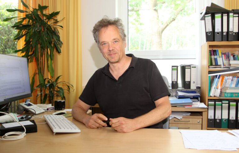 Dr. Niels