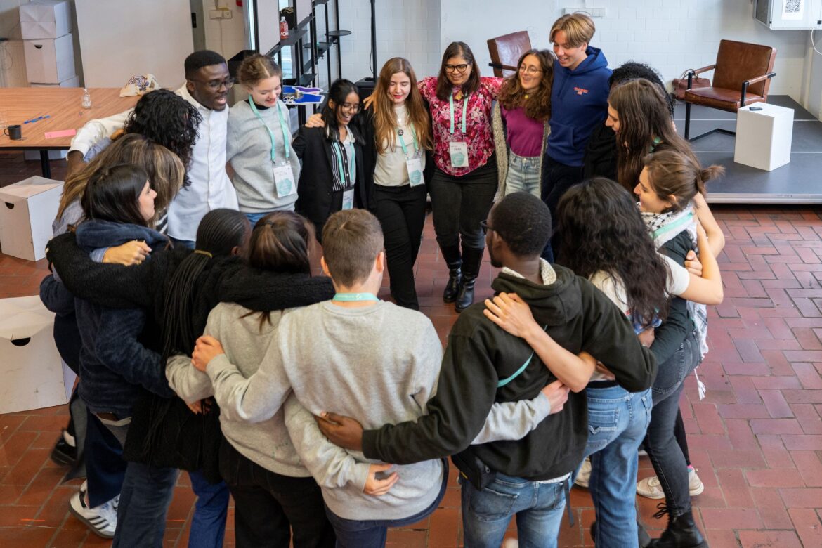 Aus 27 verschiedenen Ländern kamen die jungen Menschen zum Youth Empowerment Lab in der Friedensstadt Osnabrück. / Foto: Angela von Brill