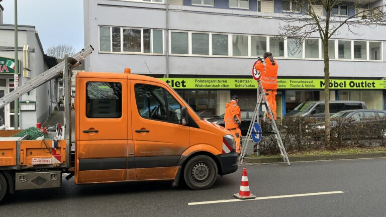 Die Tempo-30-Schilder auf der Iburger Straße wurden entfernt. / Foto: Constantin Binder