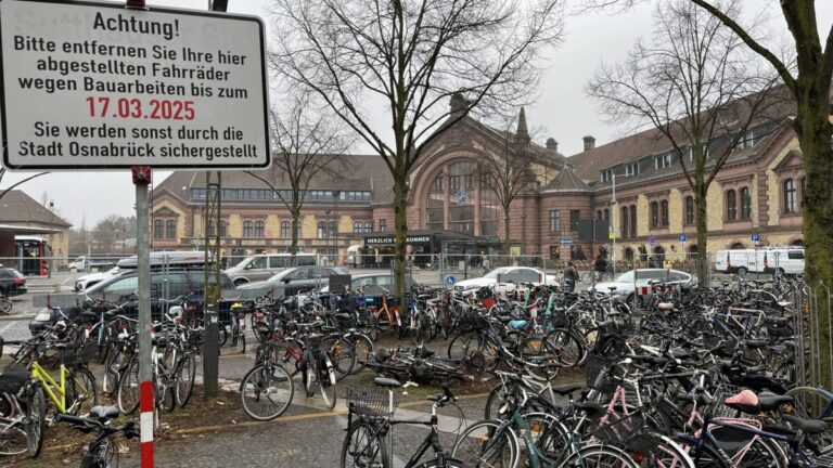Fahrräder Bahnhofsvorplatz / Foto: Constantin Binder