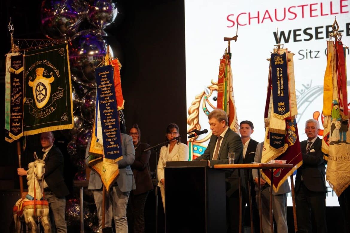 Der Bürgermeister der Stadt Osnabrück Uwe Görtemöller (SPD) der bei seiner Festrede in der er die tiefe Verbundenheit der Stadt Osnabrück mit dem Schaustellerverband Weser-Ems hervorgehoben hat. / Foto: Schaustellerverband Weser-Ems e.V.