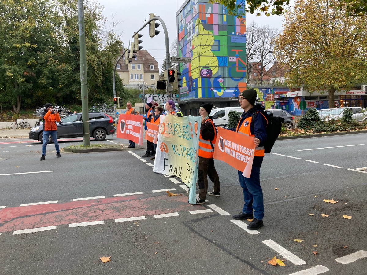 Protest der Letzten Generation am Hasetor in Osnabrück. / Foto: Dominik Lapp