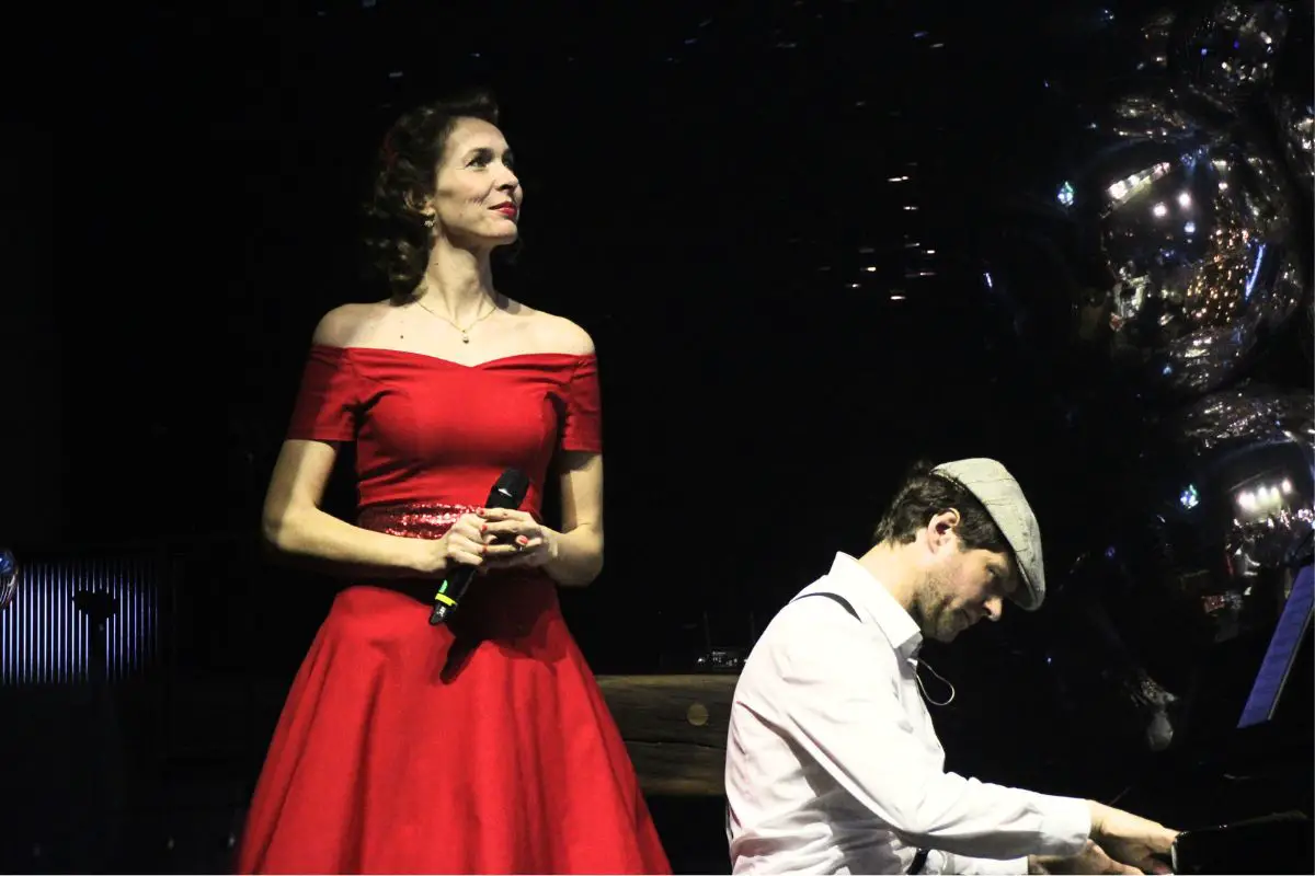 Alando Ballhaus im Lichterglanz: So hat „Swingin' Christmas“ das Publikum begeistert Swingin' Christmas im Alando Ballhaus