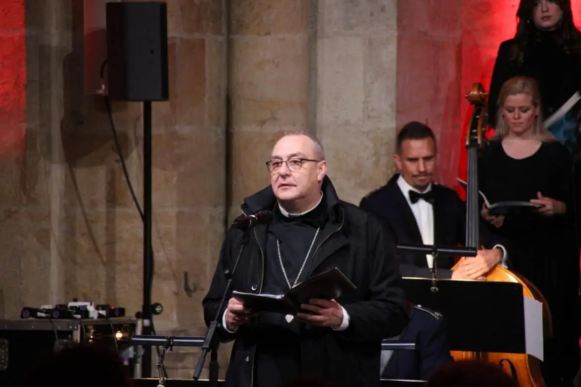 Bischof Dominicus beim Konzert der Big Band. / Foto: Dominik Lapp in Innenstadt