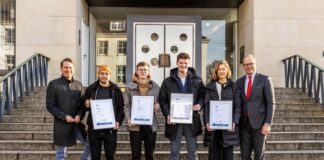 Gruppenfoto „Azubi-Walk of Fame“