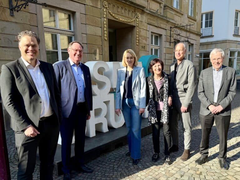Über ein Haus des Wissens sprachen (von links) Stadtbaurat Thimo Weitemeier, Prof. Stephan Lüddemann, Oberbürgermeisterin Katharina Pötter, Lioba Meyer, Bernd Dälken und Prof. Oliver Vornberger / Foto: Stadt Osnabrück/Arne Köhler in Innenstadt