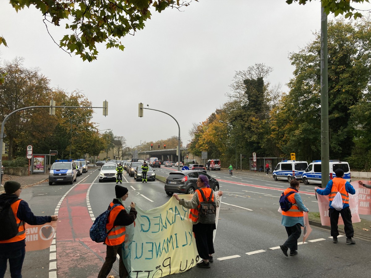 Protest der Letzten Generation am Hasetor in Osnabrück. / Foto: Dominik Lapp