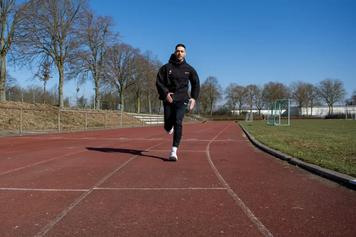 Emir Cenet läuft von Bad Essen nach Paris