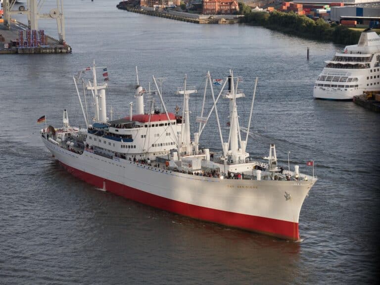 Cap San Diego im Hafen Hamburg