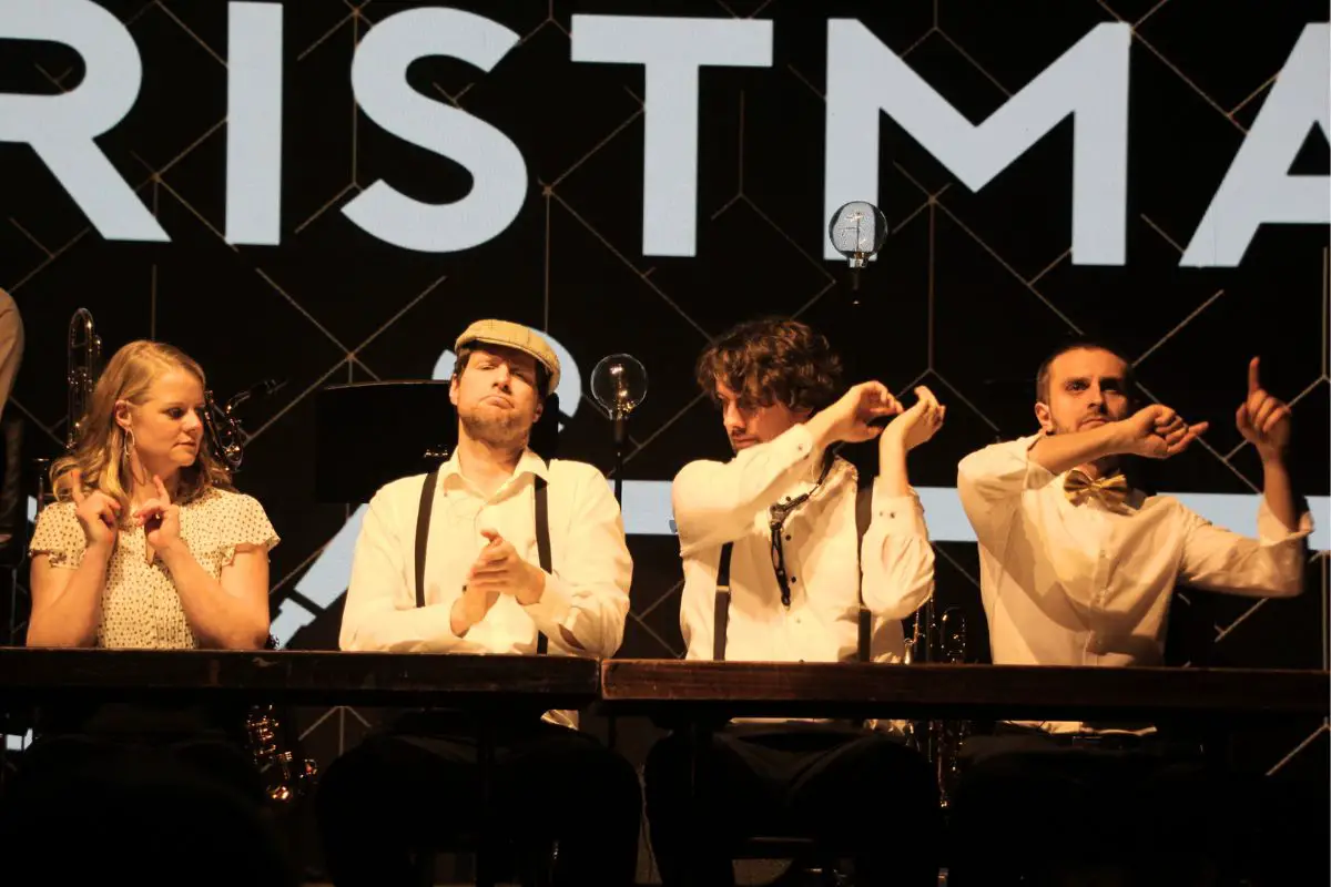 Alando Ballhaus im Lichterglanz: So hat „Swingin' Christmas“ das Publikum begeistert Swingin' Christmas im Alando Ballhaus