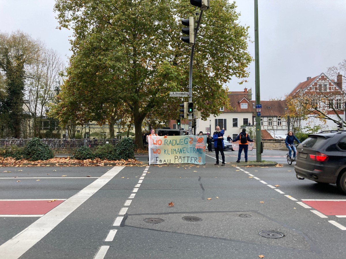 Protest der Letzten Generation am Hasetor in Osnabrück. / Foto: Dominik Lapp