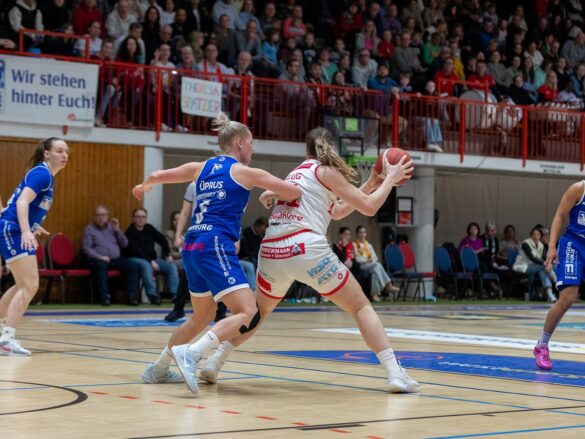 GiroLive Panthers setzen sich mit starker Schlussphase gegen Marburg durch