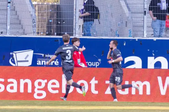 David Kopacz (VfL Osnabrück) bejubelt seinen Treffer zum 1:0.