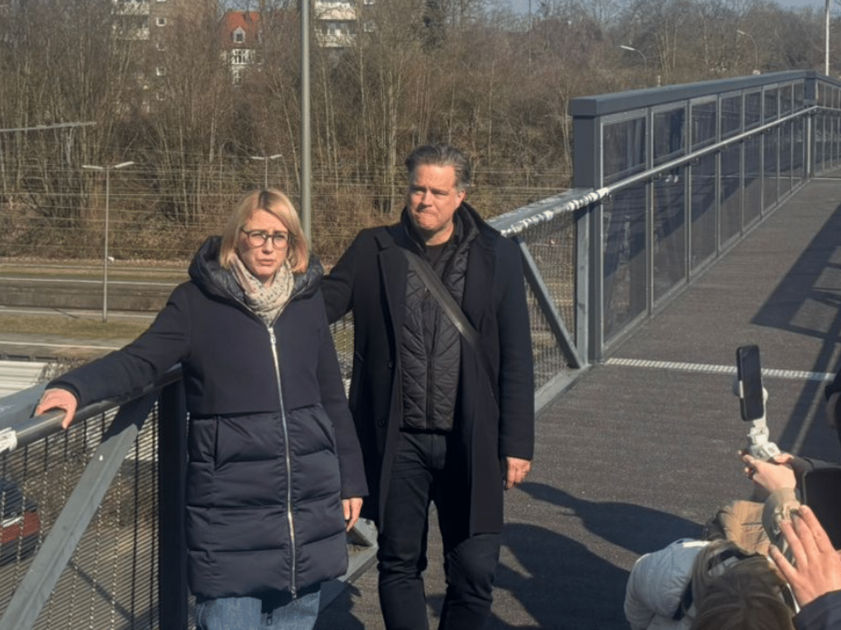 Oberbürgermeisterin Katharina Pötter und Stadtbaurat Thimo Weitemeier freuen sich über die Wiedereröffnung. / Foto: Lilli Würdemann