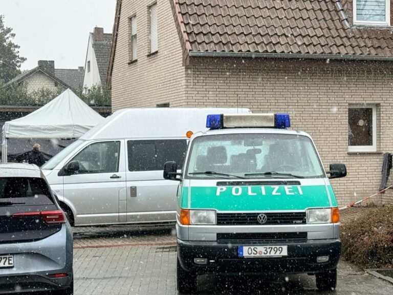 Polizei im Kiefernweg in Wallenhorst. / Foto: Pohlmann in Landkreis Osnabrück (Region)