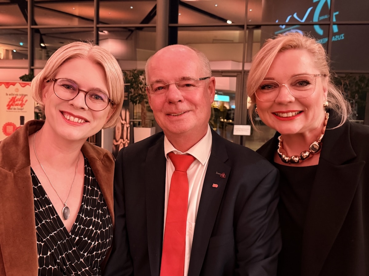 Osnabrücks Landtagsabgeordnete Verena Kämmerling (CDU) zusammen mit Volker Witte (Theater Osnabrück und SPD-Ratsfraktion) und Meike Wenzel (CDA-Vorsitzende Osnabrück)