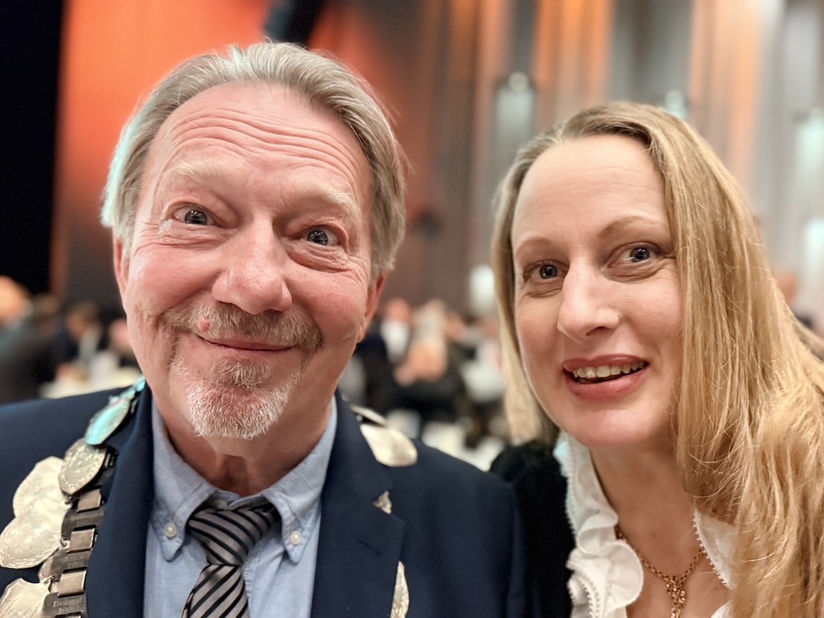 Dietmar Wischmeyer mit Landrätin Anna Kebschull