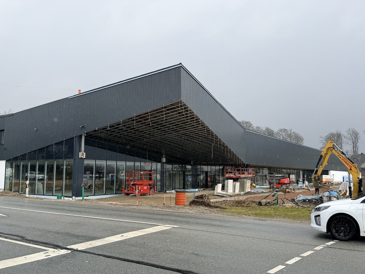 Architektonisch wertvoll: Der EIngangsbereich des neuen Marktkauf in Belm