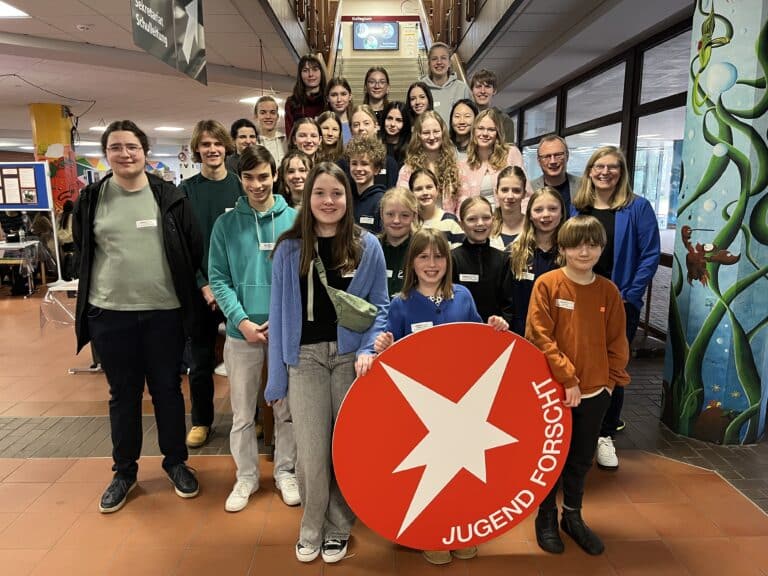 Team vom Gymnasium „In der Wüste“ beim Regionalwettbewerb von Jugend forscht. / Foto: André Gottschlich, Gymnasium „In der Wüste“