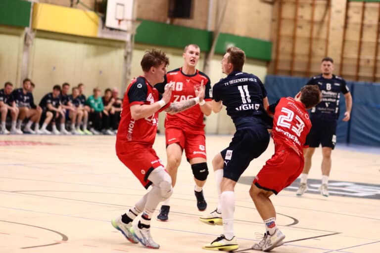 Drama in den Schlusssekunden: TVB-H unterliegt 35:34 nach sensationeller Leistung in Vinnhorst / Foto: Petra auf dem Kampe in TV Bissendorf-Holte