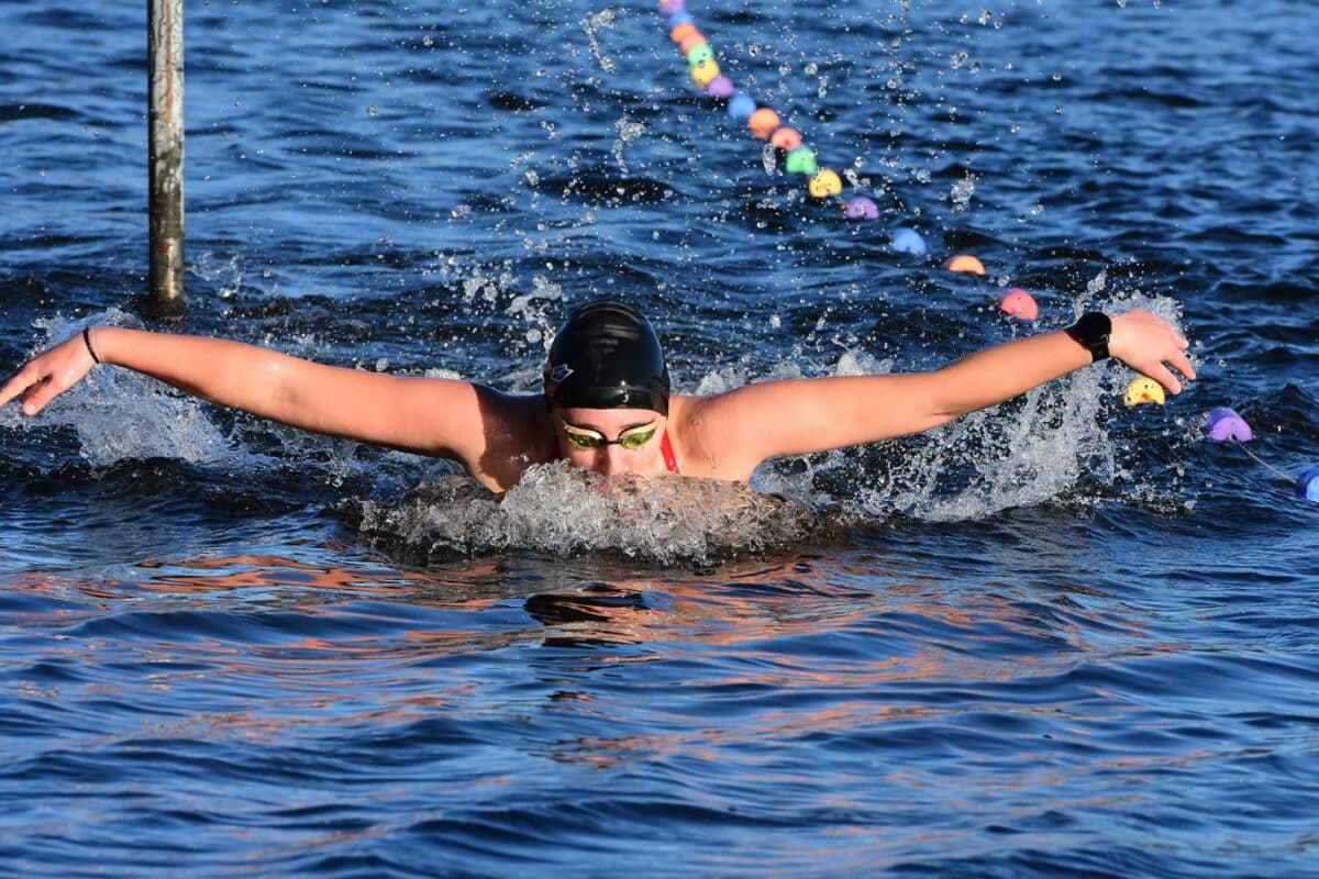 Lisa Holm beim Eisschwimmen