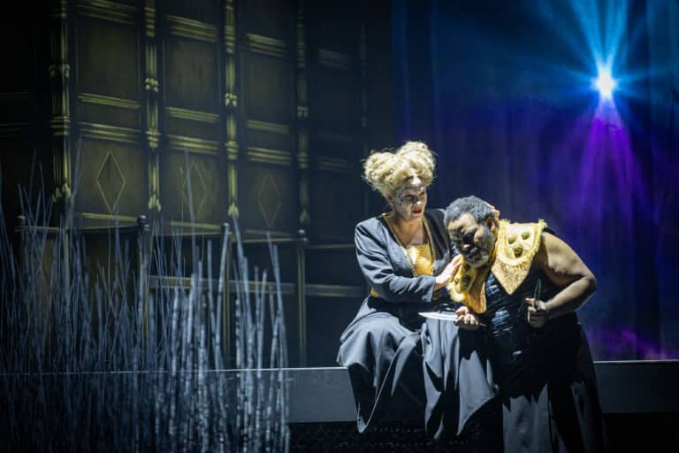 Susann Vent-Wunderlich als Lady Macbeth und Theo Magongoma als Macbeth. / Foto: Stephan Glagla in Innenstadt