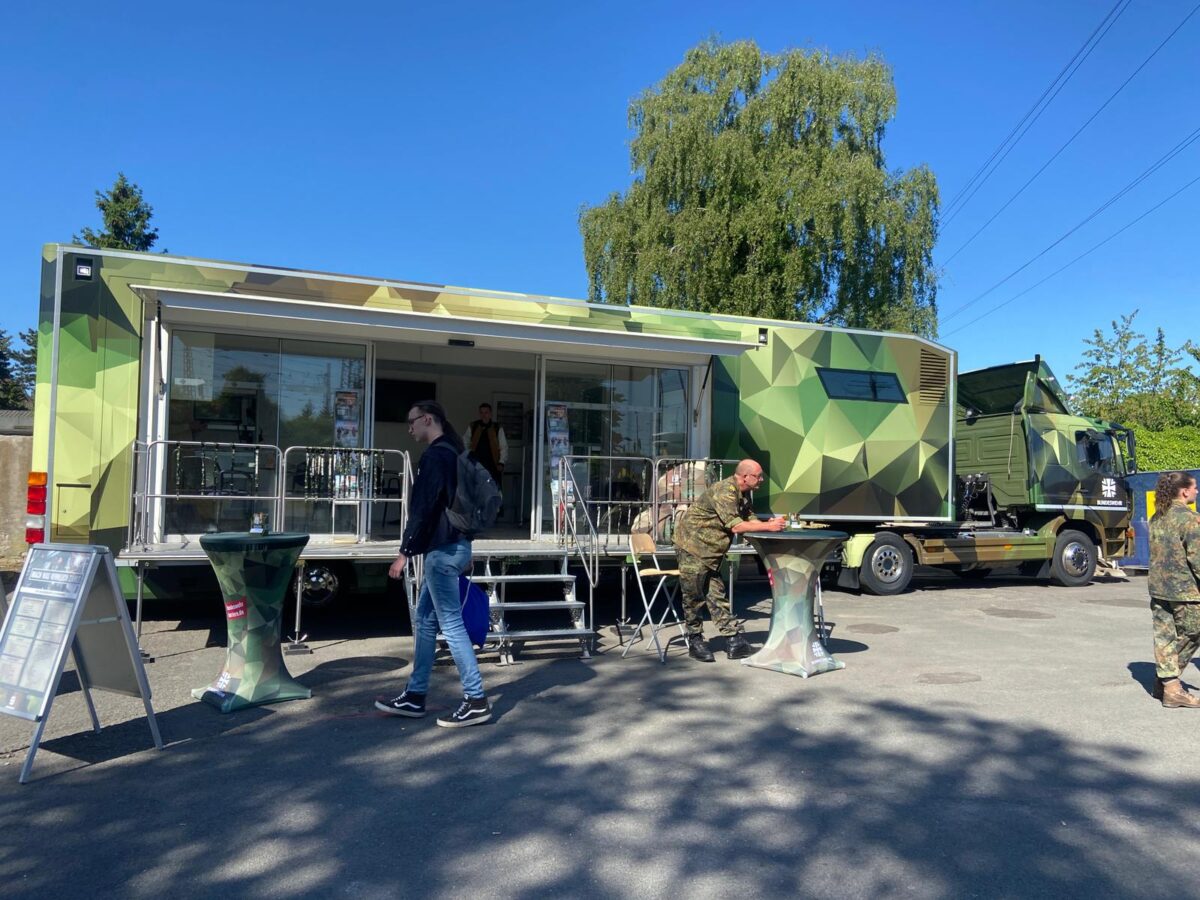 Auch die Bundeswehr ist vor Ort. / Foto: Hannah Meiners