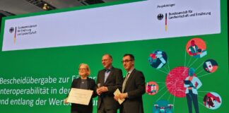 Bundeslandwirtschaftsminister Cem Özdemir (r.) mit Prof. Dr. Mary-Rose McGuire und Prof. Dr. Hans Schulte-Nölke. / Foto: Privat