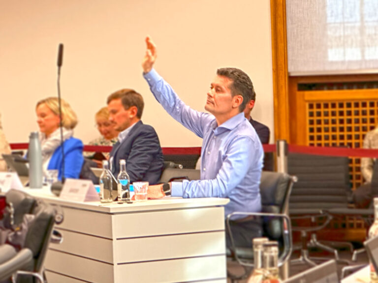 AfD Mitglied Alexander Garder im Stadtrat