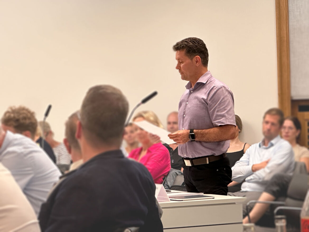 AfD-Mitglied Alexander Garder im Stadtrat. / Foto: Pohlmann