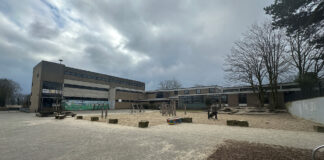 Erste Maßnahmen, wie das Entfernen von Büschen und Sträuchern am Rand des geplanten Baufeldes, sind bereits durchgeführt worden. Zum Ende des ersten Quartals soll mit den vorbereitenden Arbeiten für die Baustelle begonnen werden.