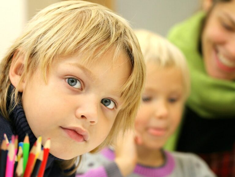 Junge Schüler